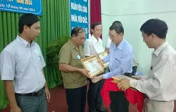 Khen thưởng cần kịp thời, chính xác để động viên sức phấn đấu của cá nhân, tập thể