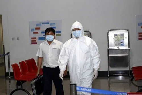 Hai người Nigeria bị sốt không phát hiện các triệu chứng bệnh Ebola