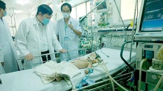 trẻ bị biến chứng bệnh tay chân miệng voh.com.vn