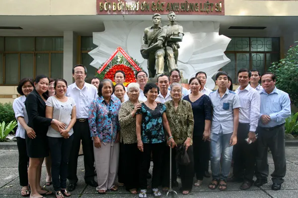 Cán bộ công nhân viên Đài TNND TPHCM dâng hương tưởng niệm anh hùng liệt sĩ 3