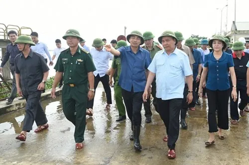 Thủ tướng thị sát ở Ninh Bình về mưa lũ