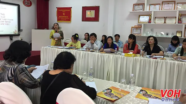 Đoàn giám sát của UB MTTQ Việt Nam TPHCM kiểm tra chứng từ thu chi của trường tiểu học Nguyễn Thái Học, Q1 voh.com.vn