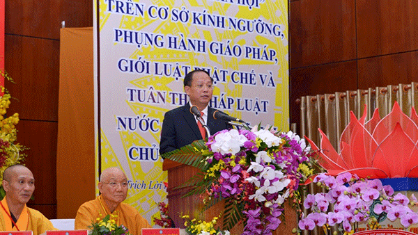 Phó Bí thư thường trực Thành ủy Tất Thành Cang phát biểu tại Đại hội đại biểu Phật giáo TPHCM