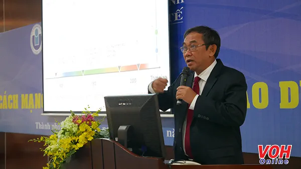 PGS. TS. Hồ Thanh Phong trình bày những tác động của cách mạng Công nghiệp 4.0 đối với cuộc sống