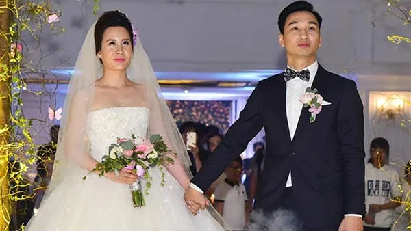 MC Thành Trung và cô dâu Ngọc Hương trong lễ cưới (Ảnh: Eva)