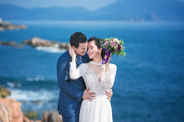 Ảnh cưới của Sang Lê và đại gia mía đường
