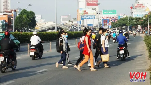 Đi bộ sai gây tai nạn giao thông nghiêm trọng có thể bị phạt tù voh.com.vn