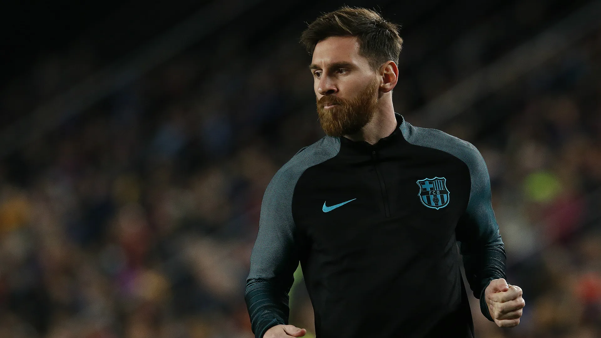Lionel Messi lập kỷ lục sút bóng chạm cầu môn
