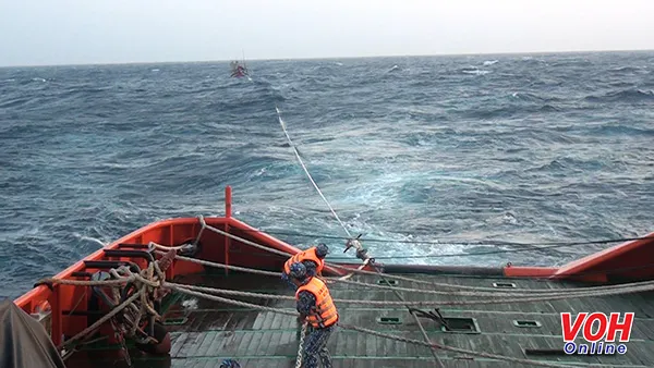 Cảnh sát biển Cứu nạn thành công tàu cá