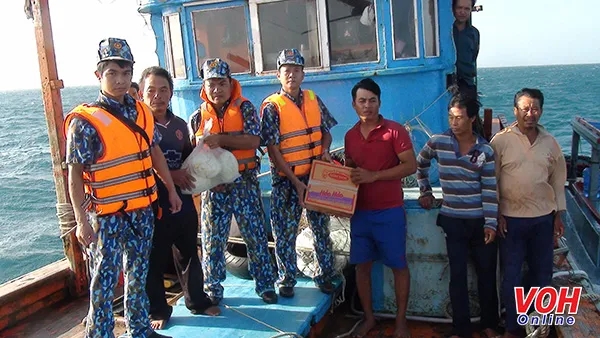 Cảnh sát biển Cứu nạn thành công tàu cá