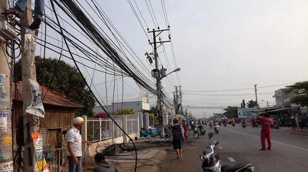 Cháy trụ điện QL28 - Hàm Thuận Bắc
