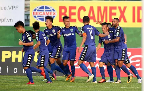 Kết quả V-League 2018, Thắng Nam Định, Bình Dương tạm chiếm ngôi đầu