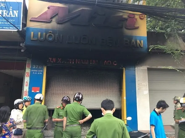 Cháy cửa hàng túi xách