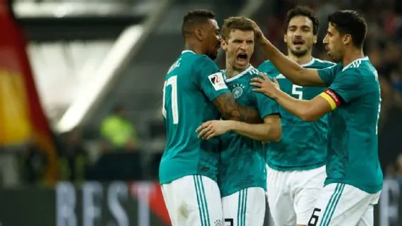 Muller ghi bàn cho tuyển Đức