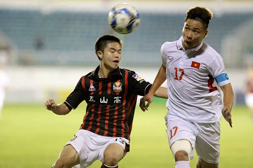 U.19 tuyển chọn Việt Nam (áo trắng) thắng FC Seoul phút cuối