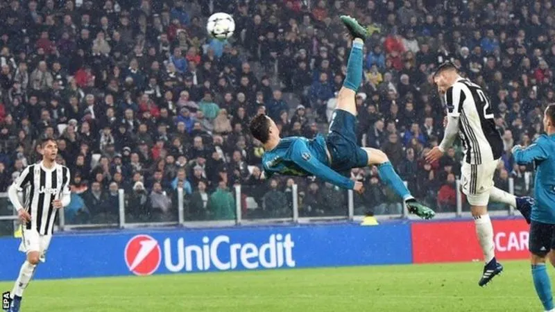 Ronaldo ghi bàn vào lưới Juventus tại Cup C1