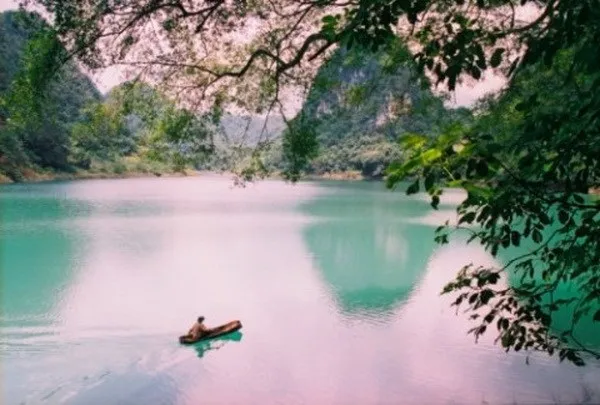 Hồ Thăng Hen thuộc quần thể Công viên địa chất Non Nước Cao Bằng