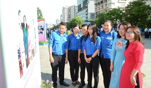 Khai mạc triển lãm “TPHCM khát vọng vươn cao”