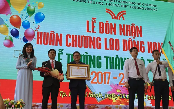 Trường học ngoài công lập Trương Vĩnh Ký đón Huân chương Lao động hạng Nhì