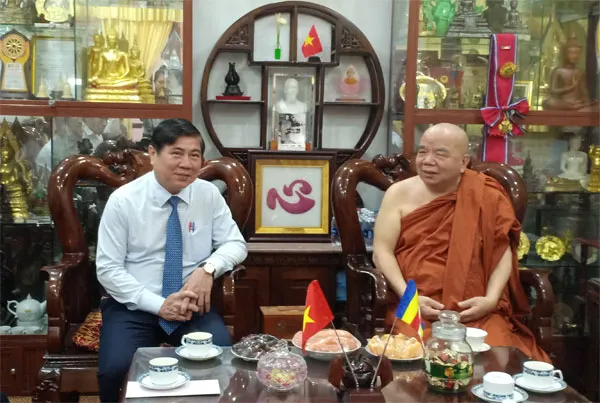 Chủ tịch UBND TP thăm chúc mừng các cá nhân tiêu biểu của Phật giáo