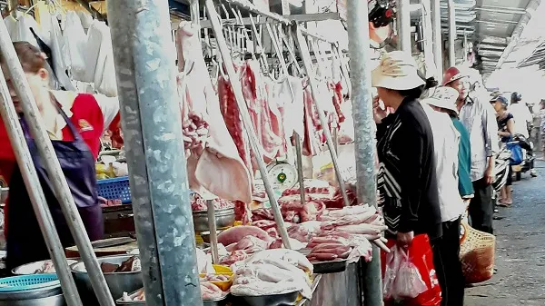 Giá cả thị trường hôm nay 19/5/2018: Thịt heo tăng giá 10 đến 20 ngàn đồng/kg