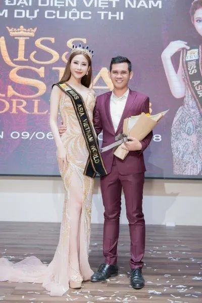 Chi Nguyễn biểu diễn ảo thuật trong phần thi tài năng tại Miss Asia World 2018