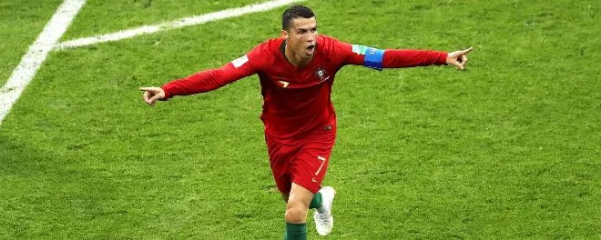 Ronaldo lập hat-trick vào lưới Tây Ban Nha