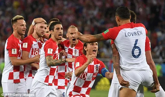 Croatia tạm chiếm ngôi đầu bảng D