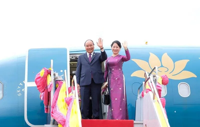 Thủ tướng Nguyễn Xuân Phúc cùng phu nhân rời Bangkok về Hà Nội. - Ảnh: VGP/Quang Hiếu