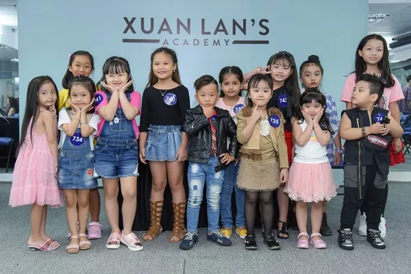 Trẻ em từ Phú Yên, Trà Vinh vào TP.HCM để tham gia casting Tuần lễ thời trang trẻ em Việt Nam mùa 6
