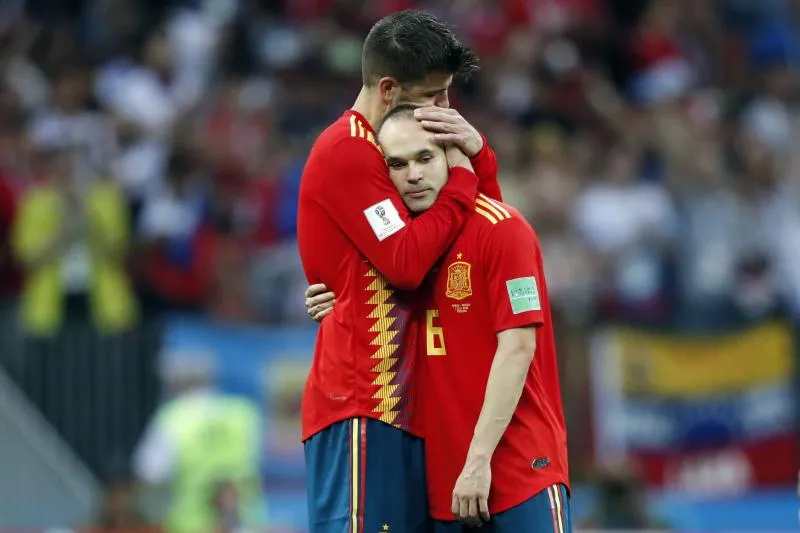 Iniesta giã từ đội tuyển