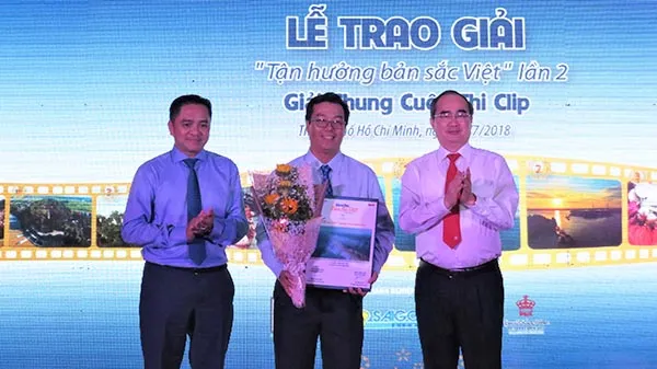 Bí thư Thành uỷ Nguyễn Thiện Nhân dự và phát biểu tại Lễ trao giải cuộc thi Tận hưởng Bản sắc Việt