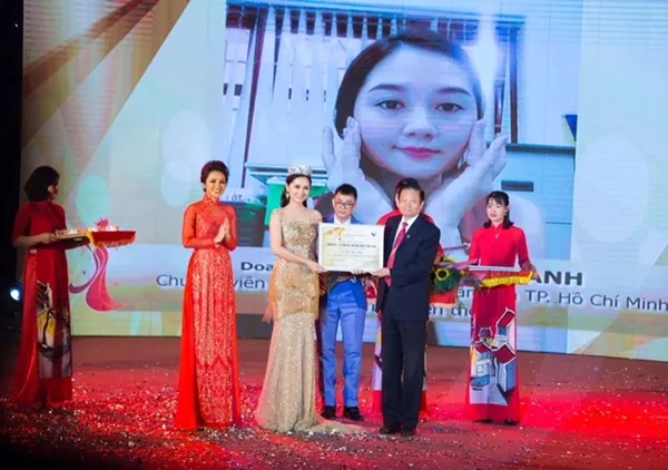 Tô Thị Vân Anh được vinh danh Á hoàng 1 Thương hiệu Việt Nam ngành truyền thông 