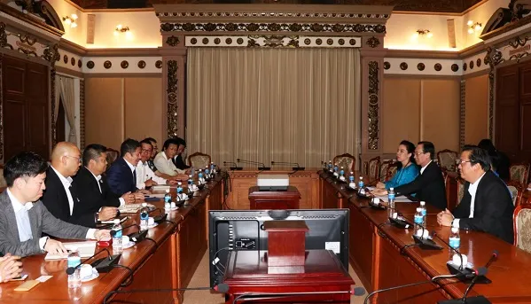 Phó chủ tịch UBND TPLê Thanh Liêm có buổi tiếp ông Uchida Shigenobu, Chủ tịch đoàn ban thanh niên phòng Thương mại và công nghiệp Nhật Bản chào xã giao vào trưa ngày 7/8/2018.
