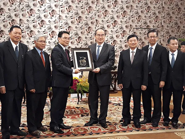 Tiếp tục tăng cường quan hệ hợp tác hữu nghị giữa TPHCM và Lào