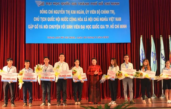 Chủ tịch Quốc hội Nguyễn Thị Kim Ngân gặp gỡ và nói chuyện với hơn 1.000 sinh viên ĐHQG TPHCM