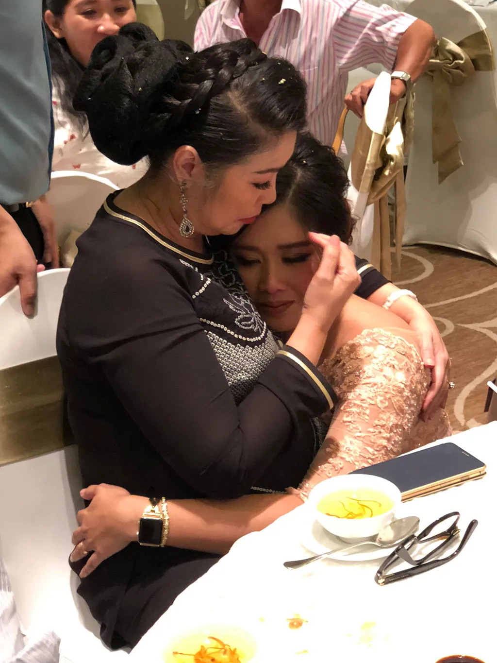 VOH-Hong-Van-nhan-minh-nhu-tre-con-4