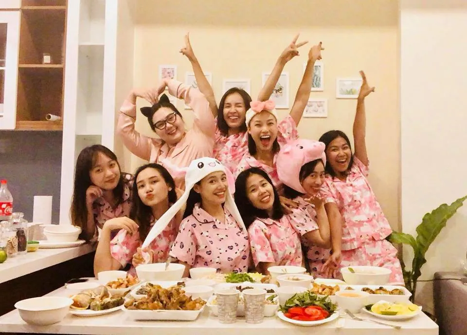 buoi-tiec-pijama-huong-phan-chia-tay-doi-doc-than-cua-nha-phuong-1