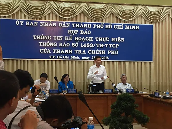 Ông Trần Vĩnh Tuyến, Phó Chủ tịch phụ trách đô thị của UBND TP Hồ Chí Minh chủ trì cuộc họp.