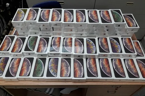 Hải quan Tân Sơn Nhất bắt giữ lô hàng 250 iphone mới