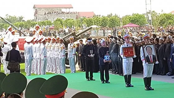 Linh cữu Chủ tịch nước đã về quê hương Ninh Bình