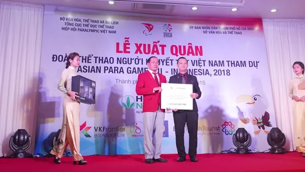 Đại diện của Herbalife Việt Nam sẽ trao thưởng cho 10 vận động viên thi đấu xuất sắc tại Asian Para Games 2018. 