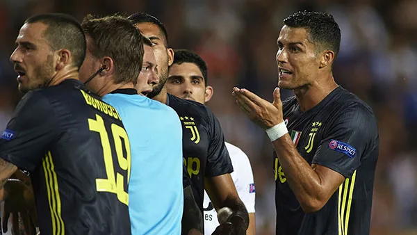 Ronaldo-chi-bi-UEFA-cam-1-tran-va-co-the-gap-Man-Utd
