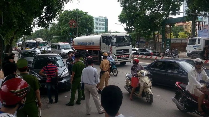 Điều tra vụ lái xe bị đâm chết ngay trên xe