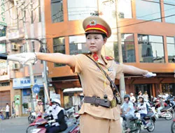 Tăng cường nữ cảnh sát giao thông trong dịp lễ 2/9