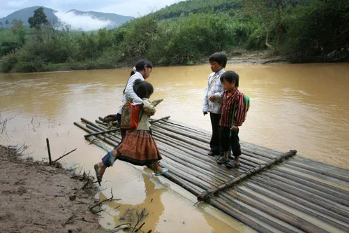 Chương trình Sát cánh cùng gia đình Việt tổ chức vui Trung thu cho trẻ em nghèo xã Quảng Hòa