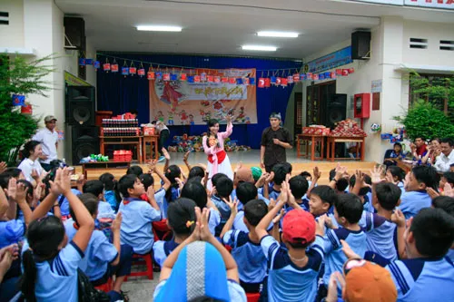 Chương trình Vui hội trăng rằm cho học sinh nghèo xã Hiệp Phước, huyện Nhà Bè