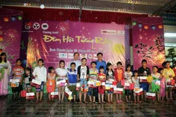Trăng rằm ấm áp yêu thương