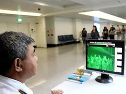 Giám sát nghiêm ngặt cửa khẩu sân bay đề phòng dịch Ebola xâm nhập