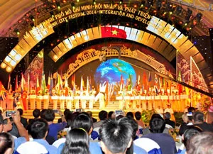 Khai mạc Lễ hội “TPHCM – Hội nhập và phát triển”.